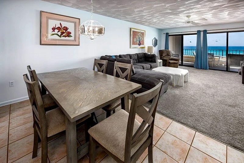 Surf Dweller 409: Great unit ~ CHEF friendly ~ Free beach CHAIRS & UMBRELLA~ in Fort Walton Beach, Florida, United States — photo 5