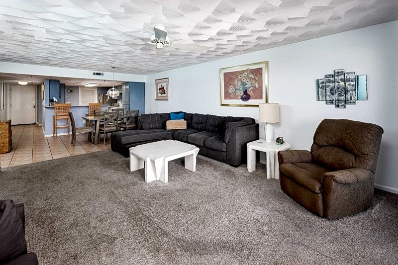 Surf Dweller 409: Great unit ~ CHEF friendly ~ Free beach CHAIRS & UMBRELLA~ in Fort Walton Beach, Florida, United States — photo 3