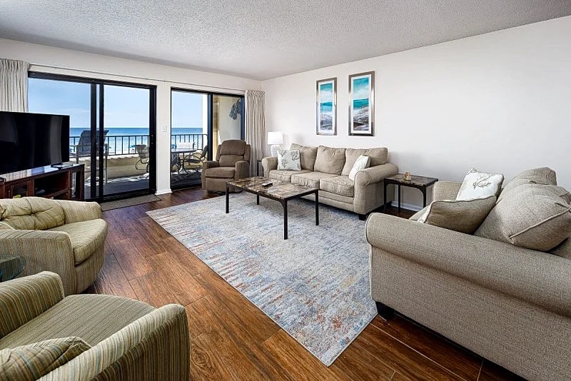 Surf Dweller 208: Large beachfront - WiFi, balcony, tennis, Free Beach Chairs in Fort Walton Beach, Florida, United States — photo 4