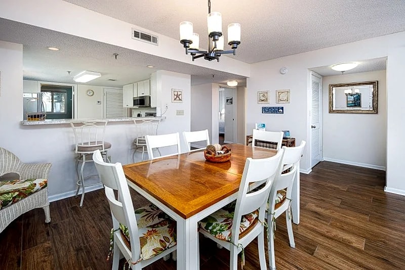 Surf Dweller 208: Large beachfront - WiFi, balcony, tennis, Free Beach Chairs in Fort Walton Beach, Florida, United States — photo 5