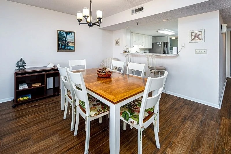 Surf Dweller 208: Large beachfront - WiFi, balcony, tennis, Free Beach Chairs in Fort Walton Beach, Florida, United States — photo 3