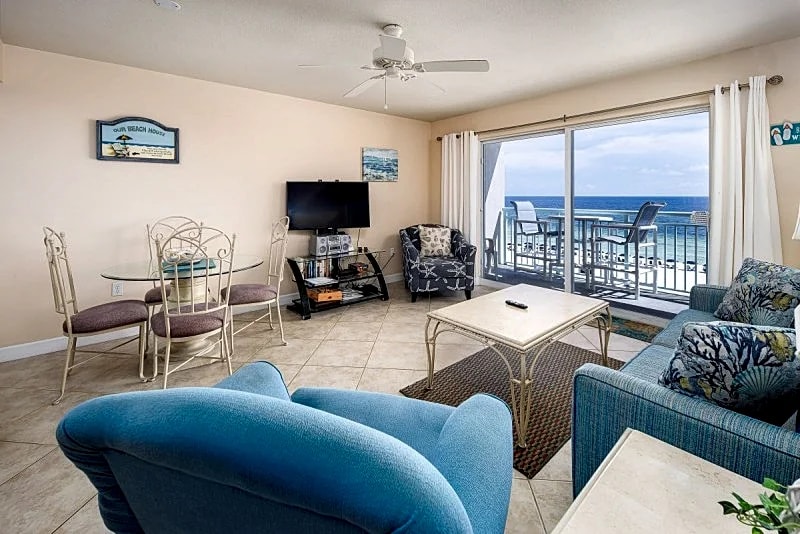 Pelican Isle 412: Have a splashing good time at the beach in this CONDO in Fort Walton Beach, Florida, United States — photo 3