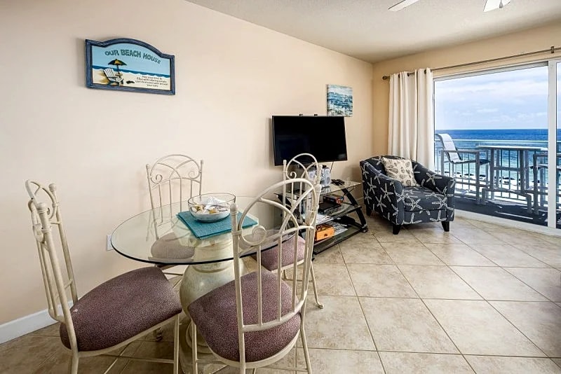 Pelican Isle 412: Have a splashing good time at the beach in this CONDO in Fort Walton Beach, Florida, United States — photo 4