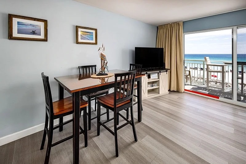 Pelican Isle 307: Absolutely beautiful, free beach service, Gulf front, WiFi in Fort Walton Beach, Florida, United States — photo 3