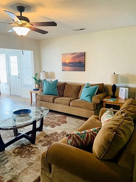 Mystic Tide- Folly Beach Ocean Front Vacation Rental Beach House in Folly Beach, South Carolina, United States — photo 5