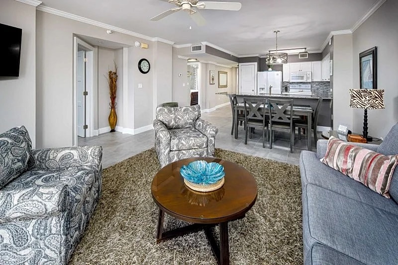 IP 604: Picture perfect beachfront condo- full kitchen, w/d, BBQ area, pool in Fort Walton Beach, Florida, United States — photo 2