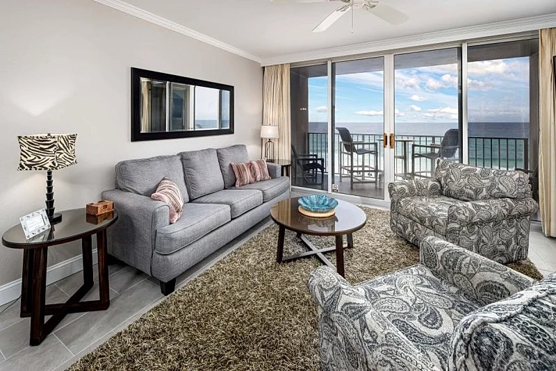 IP 604: Picture perfect beachfront condo- full kitchen, w/d, BBQ area, pool