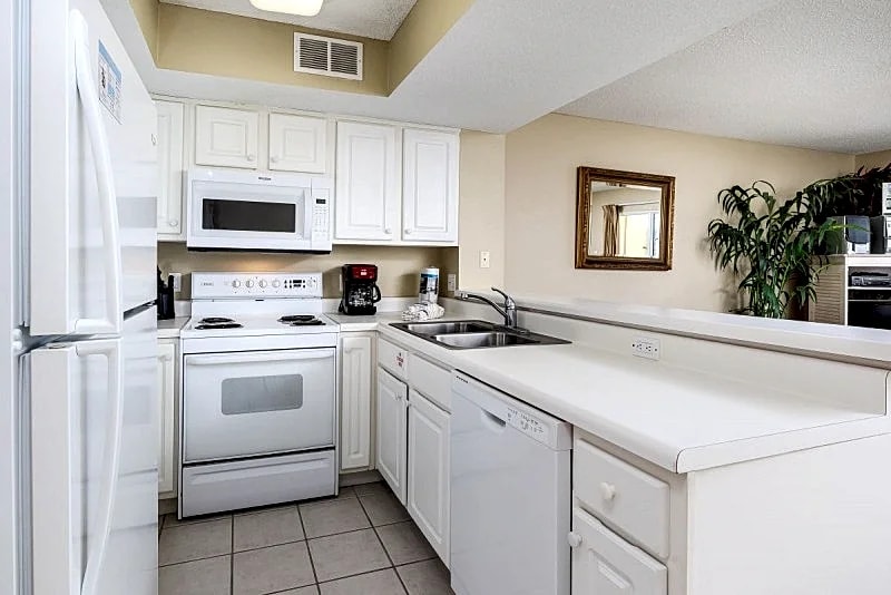 Gulf Dunes 306:Gorgeous gulf front unit-WiFi,pool,near boardwalk,FREE BCH SVC in Fort Walton Beach, Florida, United States — photo 5