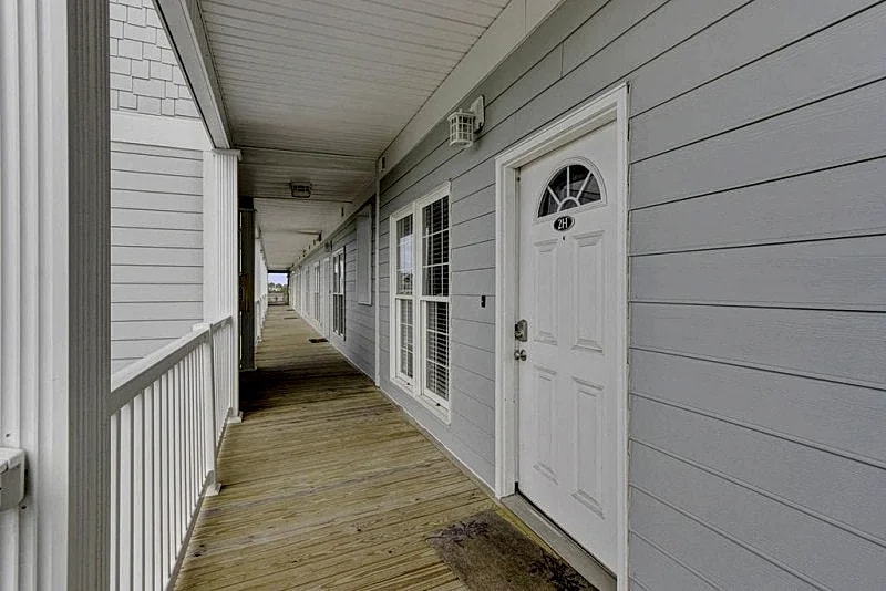 Folly Me to the Beach! Folly Beach Vacation Rental -Ocean View Condo with Pool & Easy Beach Access in Folly Beach, South Carolina, United States — photo 5
