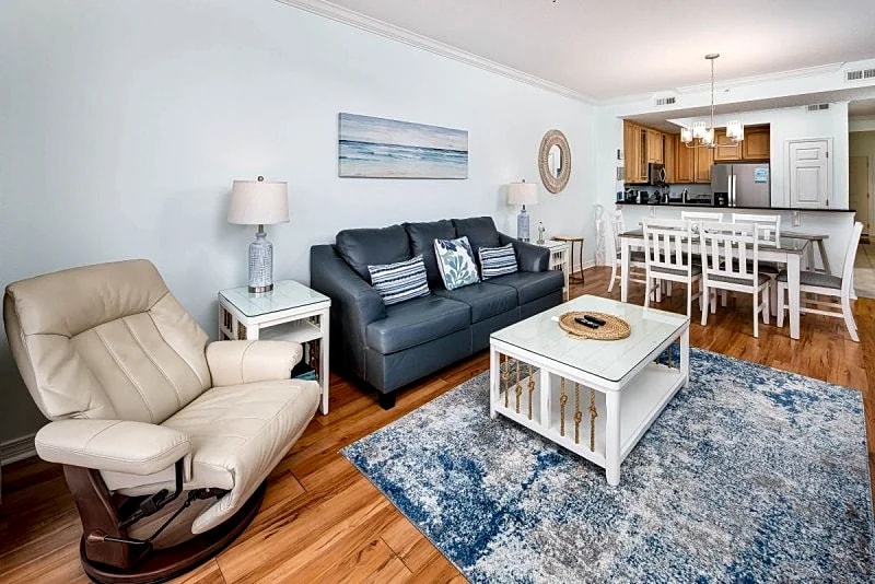 Gulf Dunes 504:Impressive 5th floor BEACH FRONT condo with FREE BEACH SERVICE in Fort Walton Beach, Florida, United States — photo 3