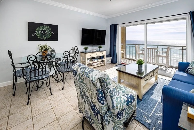 Pelican Isle 603: Stainless appliances, bistro patio furniture, golf & MORE~ in Fort Walton Beach, Florida, United States — photo 2
