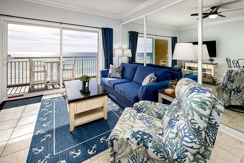 Pelican Isle 603: Stainless appliances, bistro patio furniture, golf & MORE~
