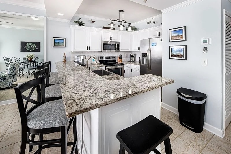 Pelican Isle 603: Stainless appliances, bistro patio furniture, golf & MORE~ in Fort Walton Beach, Florida, United States — photo 3