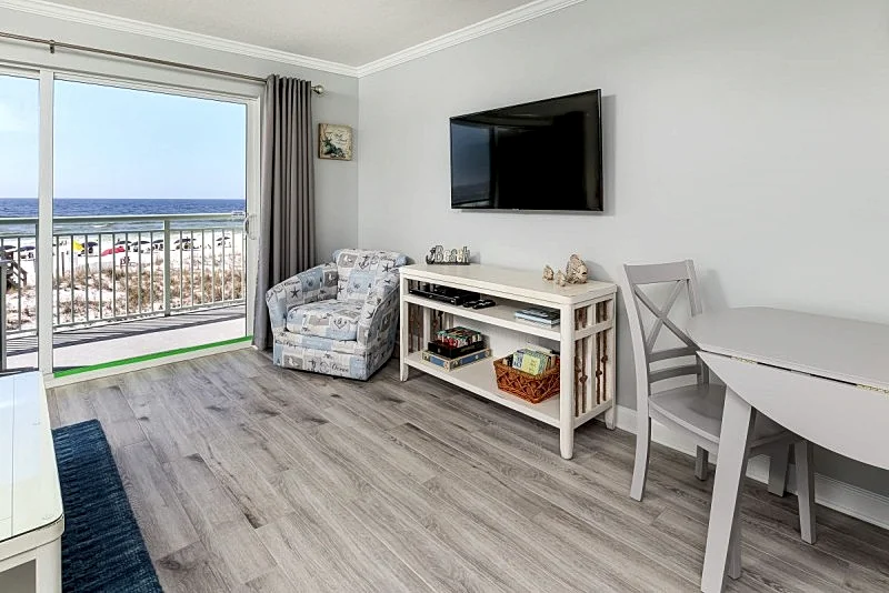 Pelican Isle 202: *Must See* Remarkable beach front unit. WiFi,Pool, Hot tub in Fort Walton Beach, Florida, United States — photo 4