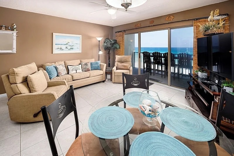 E.T.W4003: Upgraded Beachfront Condo-Full Kitchen,Wifi,Balcony,Free Beach Svc in Fort Walton Beach, Florida, United States — photo 1