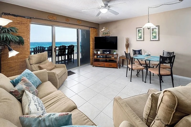 E.T.W4003: Upgraded Beachfront Condo-Full Kitchen,Wifi,Balcony,Free Beach Svc in Fort Walton Beach, Florida, United States — photo 2