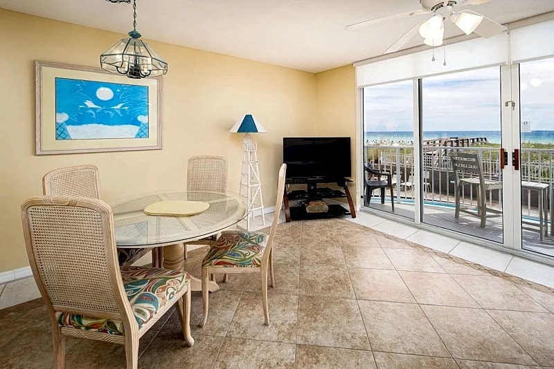 Island Princess 208: Gorgeous Beach Front, Free Beach Chairs, Dolphin Cruise in Fort Walton Beach, Florida, United States — photo 4