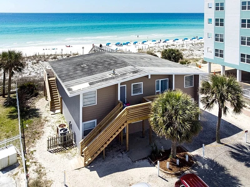 C.B.H. B: Ground Floor, Steps From The White Sand and Emerald Waves! in Fort Walton Beach, Florida, United States — photo 2