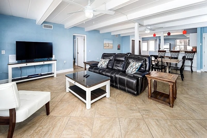 C.B.H. B: Ground Floor, Steps From The White Sand and Emerald Waves! in Fort Walton Beach, Florida, United States — photo 4