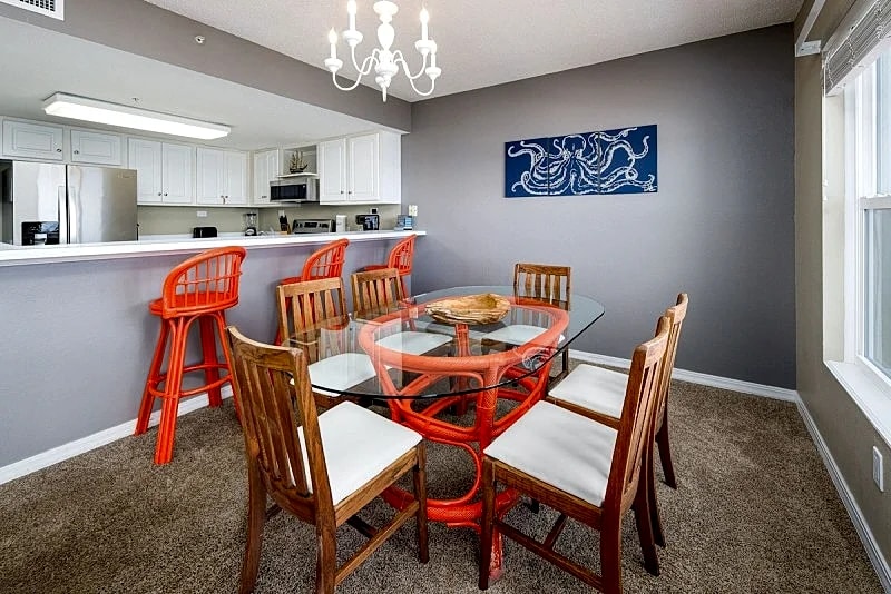 Islander 5008: *CHIC & COZY* Large private balcony,FREE golf in Fort Walton Beach, Florida, United States — photo 5