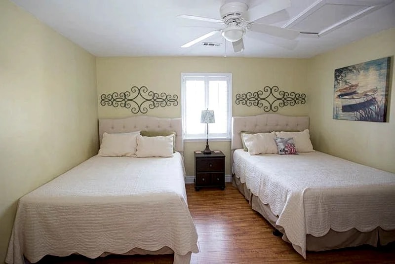 Oceanbound Cozy Little Condo in the heart of Folly Beach- Pet Friendly in Folly Beach, South Carolina, United States — photo 5