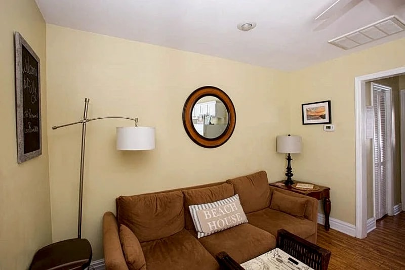 Oceanbound Cozy Little Condo in the heart of Folly Beach- Pet Friendly in Folly Beach, South Carolina, United States — photo 3