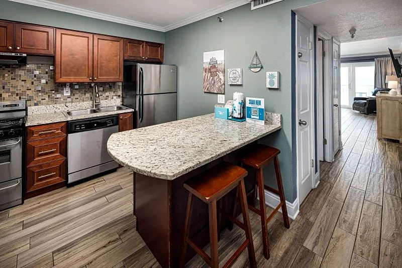 IBR 503: Updated Gulf Front Condo- Pool, Balcony, Free Beach Service & more!