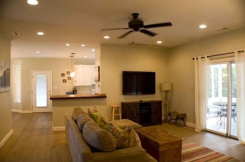 Big Chill, Close to Beach & Center St. - Pets OK!!! - Event Friendly!!! - Summer Weeks Available in Folly Beach, South Carolina, United States — photo 2