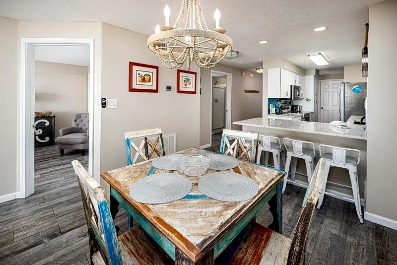 The Palms 203: Gorgeously updated! You'll love this coastal condo no doubt! in Fort Walton Beach, Florida, United States — photo 3
