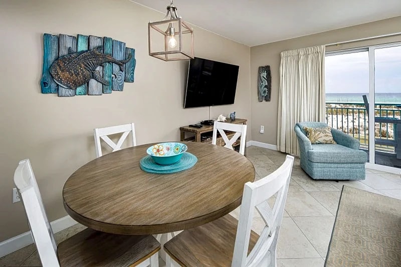 Pelican Isle 114: MUST see Cozy waterfront condo! Free golf & more in Fort Walton Beach, Florida, United States — photo 3