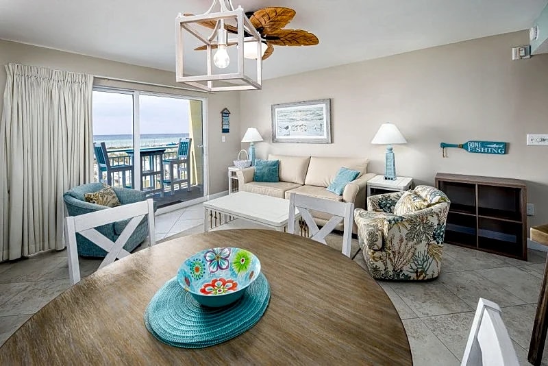 Pelican Isle 114: MUST see Cozy waterfront condo! Free golf & more in Fort Walton Beach, Florida, United States — photo 4