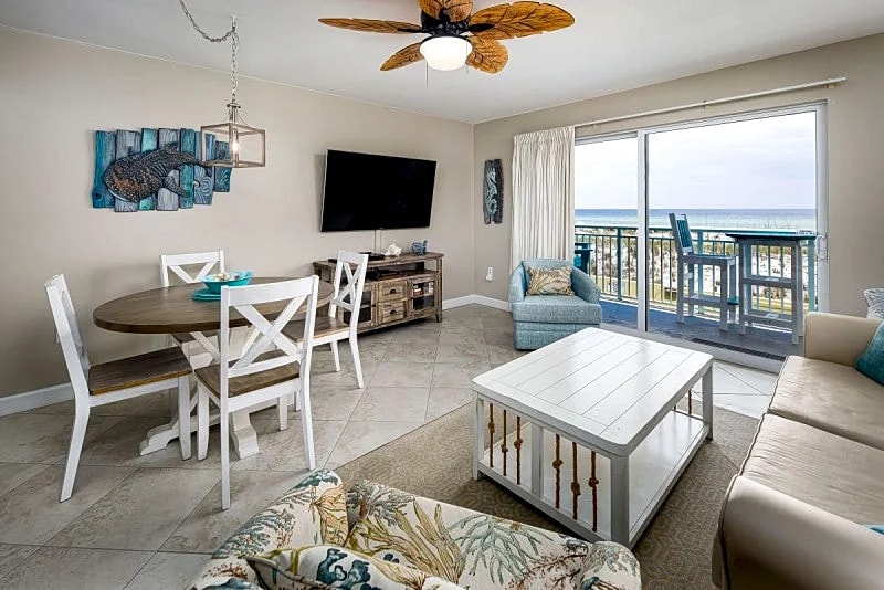 Pelican Isle 114: MUST see Cozy waterfront condo! Free golf & more in Fort Walton Beach, Florida, United States — photo 1