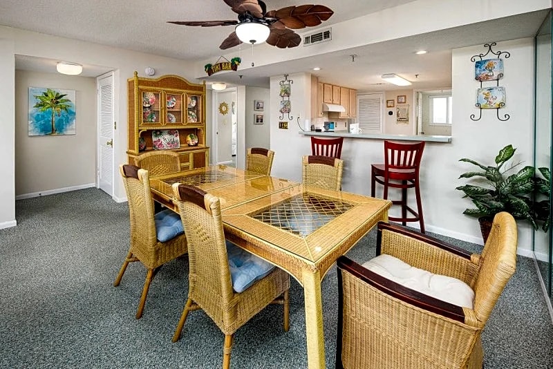 Surf Dweller 709: Right On Beach! Amazing Views. Free Bch Svc+Golf+Snorkeling in Fort Walton Beach, Florida, United States — photo 5