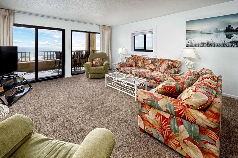 Surf Dweller 212: Expansive beach front 2 BD/2 BA, full kitchen, pool in Fort Walton Beach, Florida, United States — photo 3