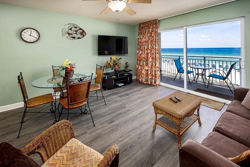 Pelican Isle 402: Relaxing & GULF front-EAST end of bldg -*HOT TUB* in Fort Walton Beach, Florida, United States — photo 2