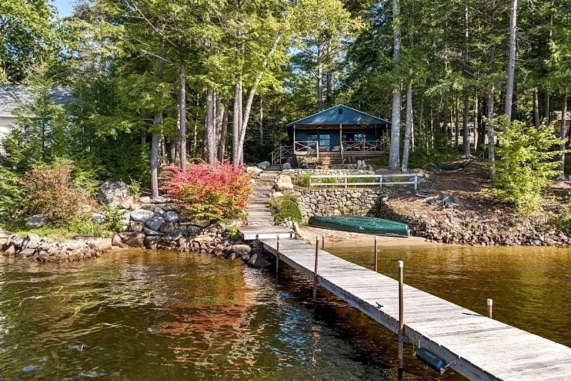 This Adorable Winnipesaukee Cottage For 6 Is Just Waiting For You