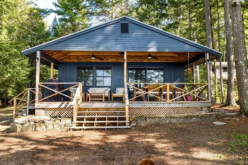 This Adorable Winnipesaukee Cottage For 6 Is Just Waiting For You in Moultonborough, New Hampshire, United States — photo 2