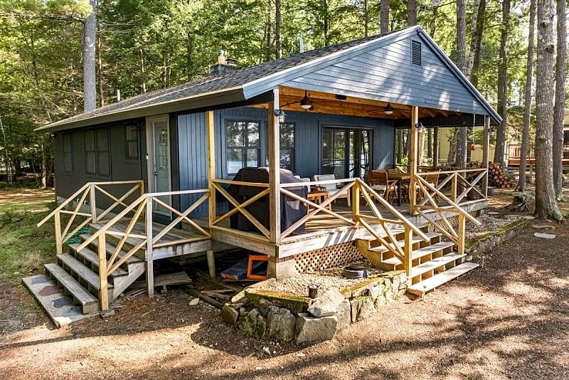 This Adorable Winnipesaukee Cottage For 6 Is Just Waiting For You in Moultonborough, New Hampshire, United States — photo 4