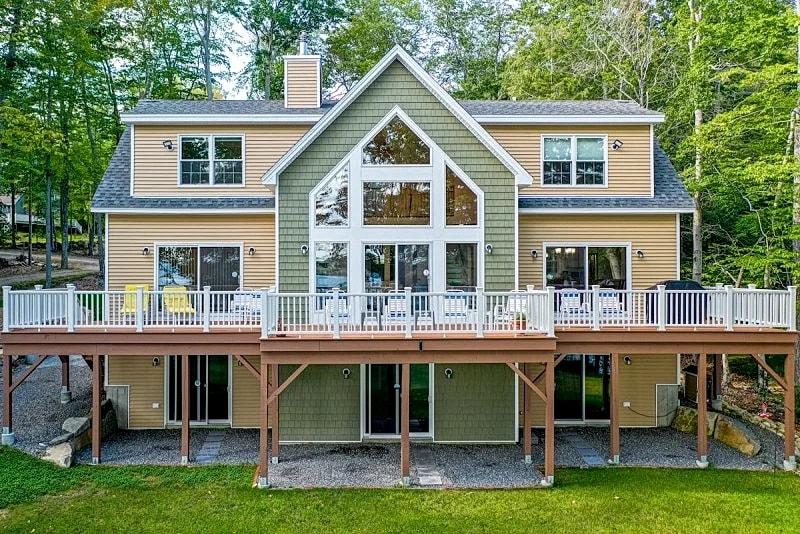 Newer Winnipesaukee Waterfront Home for 10 5 Bedrooms 4 Baths in Moultonborough, New Hampshire, United States — photo 3