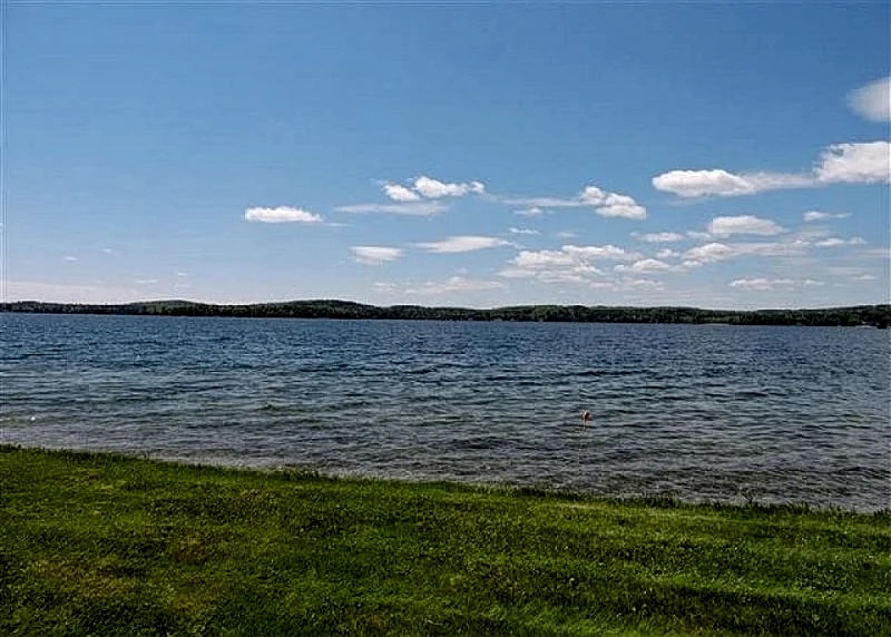 Classic, old fashioned waterfront camp on Lake Winnipesaukee, NH in Alton, New Hampshire, United States — photo 4