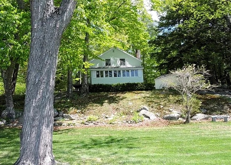 Classic, old fashioned waterfront camp on Lake Winnipesaukee, NH in Alton, New Hampshire, United States — photo 2