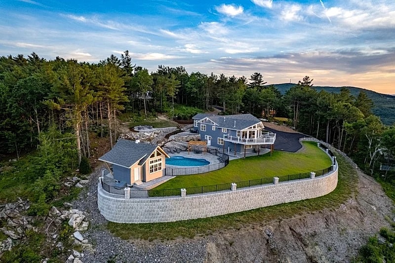 SPECTACULAR WINNIPESAUKEE VIEWS Heated Pool Hot Tub in Gilford, New Hampshire, United States — photo 2