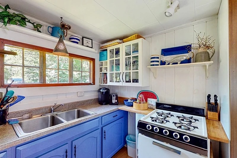 Absolutely Adorable Lake Winnipesaukee Cottage for 5 in Moultonborough, New Hampshire, United States — photo 4