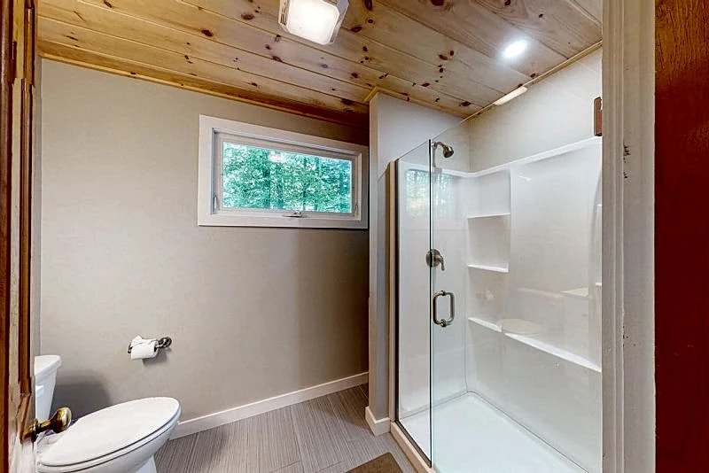 Winnipesaukee Cottage With Charm Galore in Moultonborough, New Hampshire, United States — photo 5