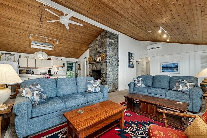 Winnipesaukee House and Guest House Sleeping 8 in Meredith, New Hampshire, United States — photo 4