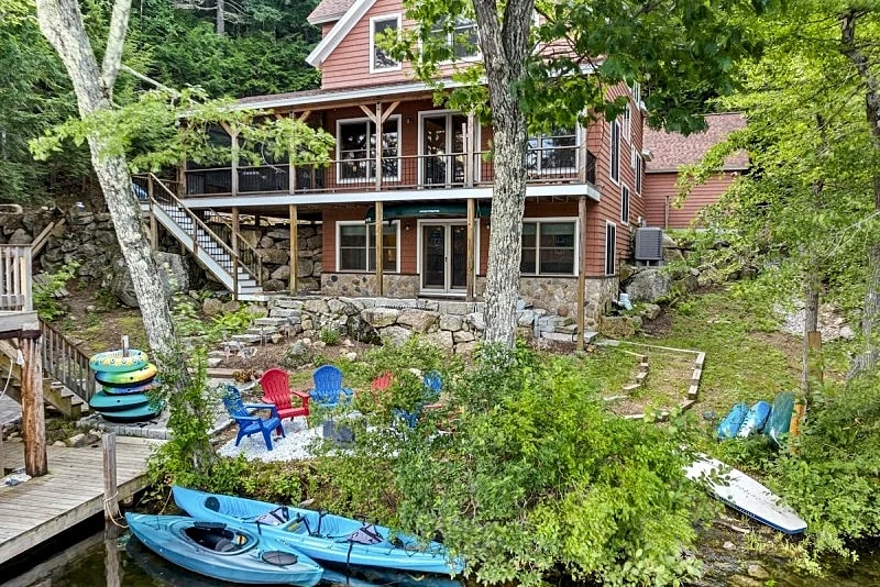 Custom Lake Winnisquam Home For 12 in Meredith, New Hampshire, United States — photo 2