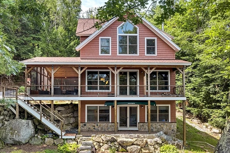 Custom Lake Winnisquam Home For 12 in Meredith, New Hampshire, United States — photo 1