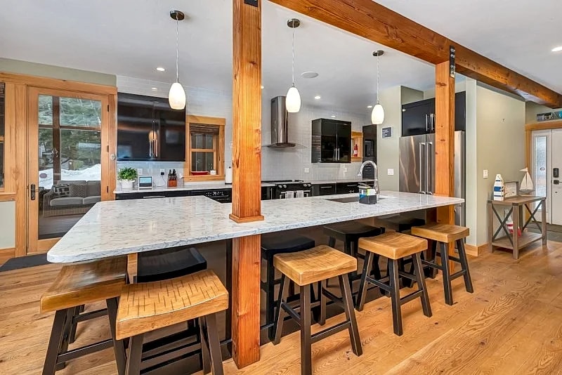 Custom Lake Winnisquam Home For 12 in Meredith, New Hampshire, United States — photo 4