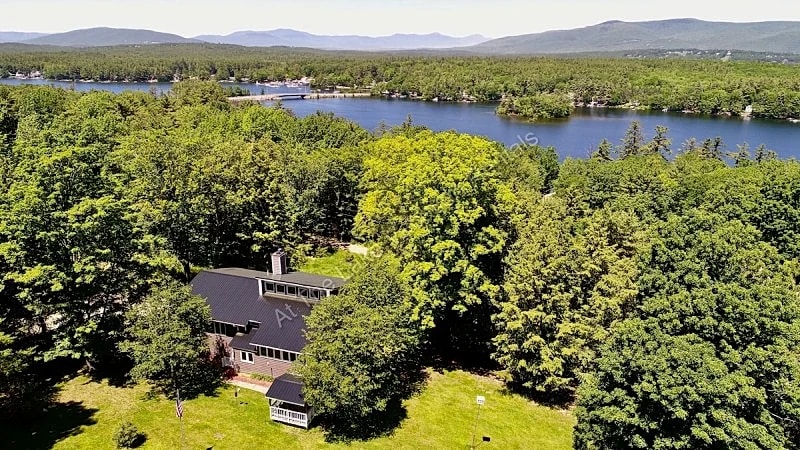 Rolling Lawns and Gorgeous Views plus Private Beach Access in Moultonborough, New Hampshire, United States — photo 3