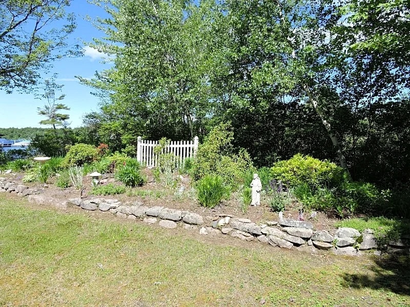 Wonderful 3 BR Winnipesaukee Waterfront Dock Beach in Moultonborough, New Hampshire, United States — photo 3